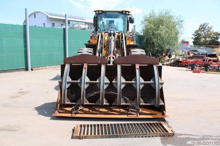 Hjullæsser VOLVO L120G - Greifschaufel - Nr.: 320