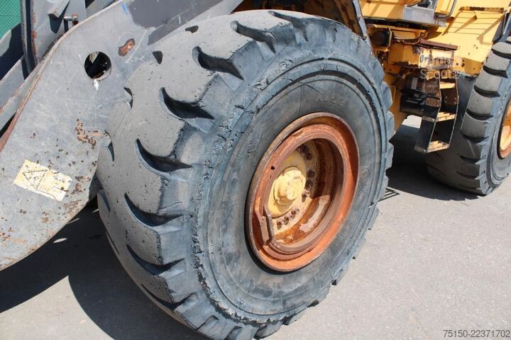 Hjullæsser VOLVO L120G - Greifschaufel - Nr.: 320