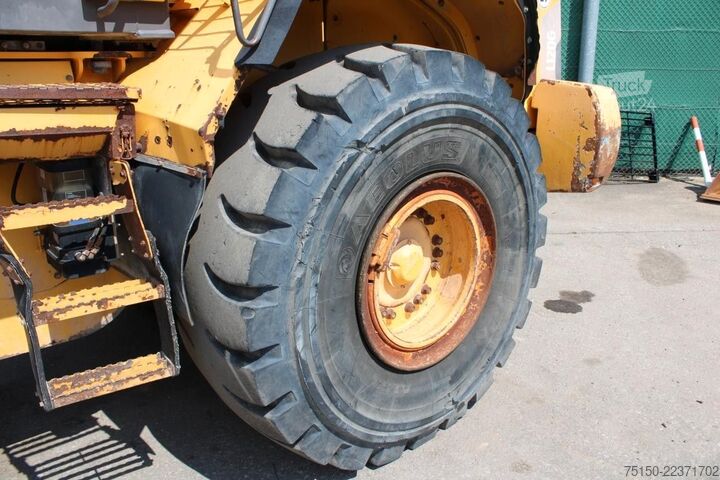 Hjullæsser VOLVO L120G - Greifschaufel - Nr.: 320