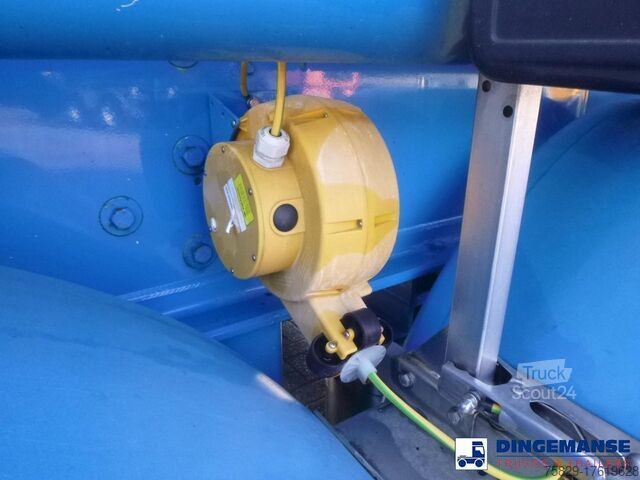 Silo Feldbinder Powder tank alu 60 m3 / Compressor diesel engine.