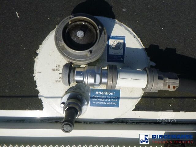 Silo Feldbinder Powder tank alu 60 m3 / Compressor diesel engine.