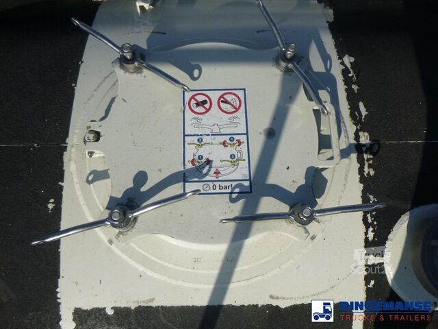 Silo Feldbinder Powder tank alu 60 m3 / Compressor diesel engine.