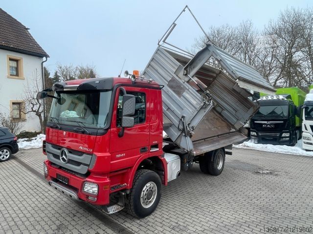 Třístranný sklápěč MERCEDES-BENZ Actros 1841 BB 4x4 Kipper + 2.Brücke + Reifen
