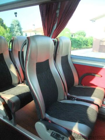 Turistični avtobus Neoplan Starliner P11