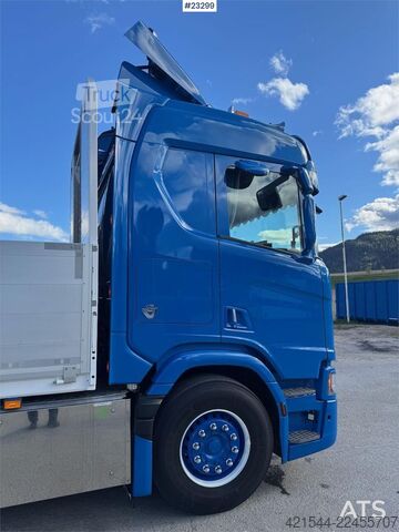 Nosturiauto Scania R660 6x4 flatbed truck with rear-mounted 23 tonne-
