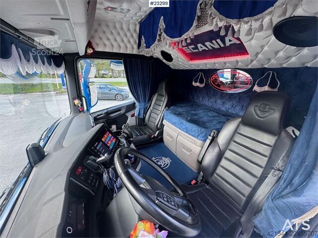 Kranwagen Scania R660 6x4 flatbed truck with rear-mounted 23 tonne-