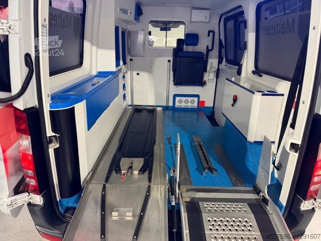 Fire truck MERCEDES-BENZ Sprinter II 316 CDI L1*RTW*KTW*LIEGE*TRAGESTUHL