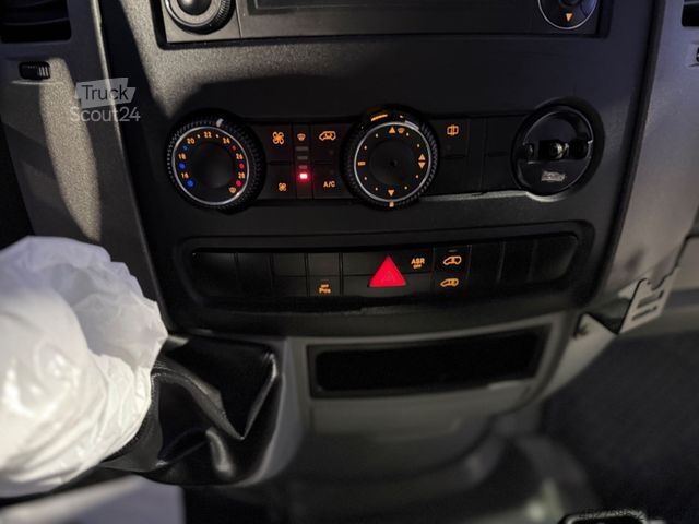 Fire truck MERCEDES-BENZ Sprinter II 316 CDI L1*RTW*KTW*LIEGE*TRAGESTUHL