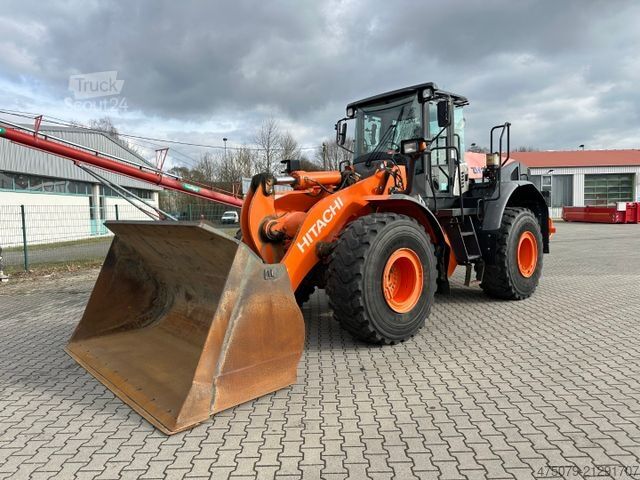 Radlader HITACHI ZW250-5B / Waage