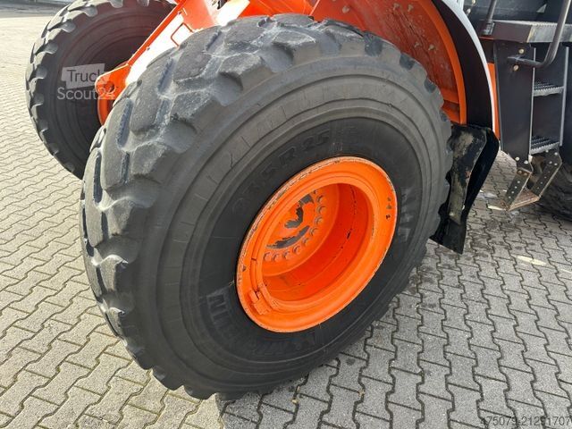 Radlader HITACHI ZW250-5B / Waage