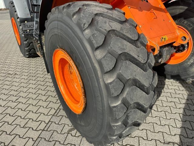 Radlader HITACHI ZW250-5B / Waage