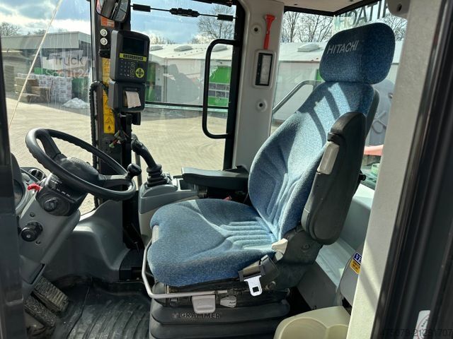 Radlader HITACHI ZW250-5B / Waage