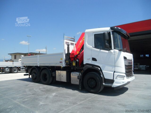 Tovornjak z dvigalom in tristransko prekucnikom DAF XF 480