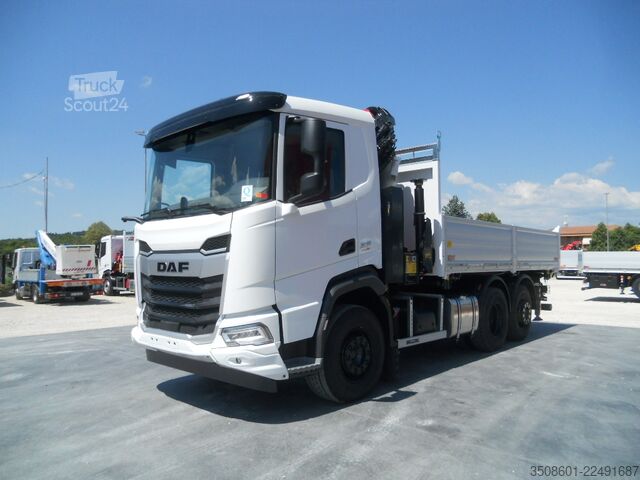 Tovornjak z dvigalom in tristransko prekucnikom DAF XF 480