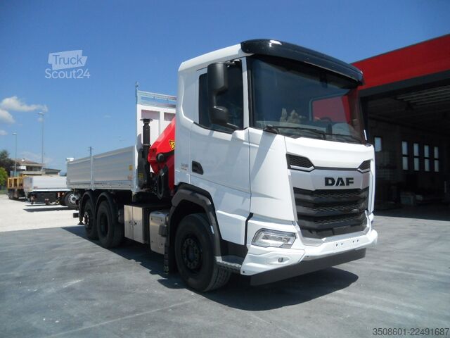Tovornjak z dvigalom in tristransko prekucnikom DAF XF 480