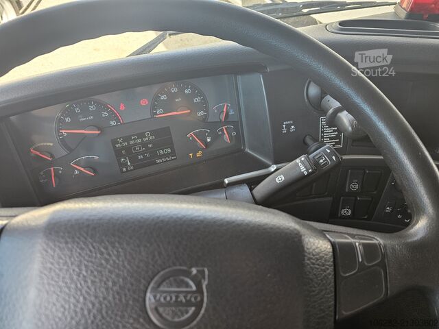 Tovornjak s hladilnim zabojnikom VOLVO FM330 6x2 FRIGOBLOCK Multizone Lenk u. L