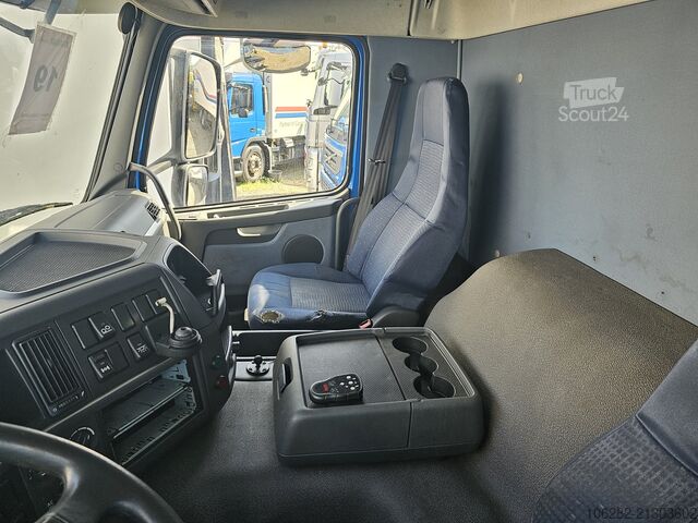 Tovornjak s hladilnim zabojnikom VOLVO FM330 6x2 FRIGOBLOCK Multizone Lenk u. L
