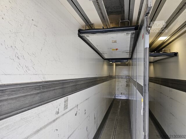 Tovornjak s hladilnim zabojnikom VOLVO FM330 6x2 FRIGOBLOCK Multizone Lenk u. L