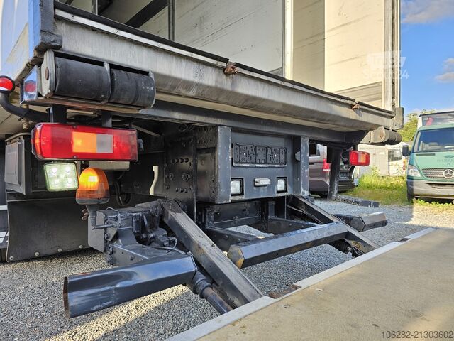 Tovornjak s hladilnim zabojnikom VOLVO FM330 6x2 FRIGOBLOCK Multizone Lenk u. L