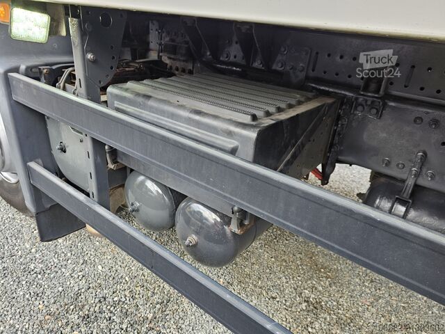 Tovornjak s hladilnim zabojnikom VOLVO FM330 6x2 FRIGOBLOCK Multizone Lenk u. L