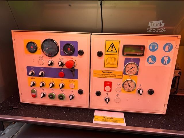 Camion-citerne à vide MAN TGS 26.440 6x2-4 BL CH - FFG elephant vacu