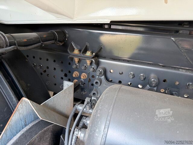 Τρίπλευρο ανατρεπόμενο φορτηγό MERCEDES-BENZ Arocs 1832 4x2 Kipper Kran 13m FUNK AHK