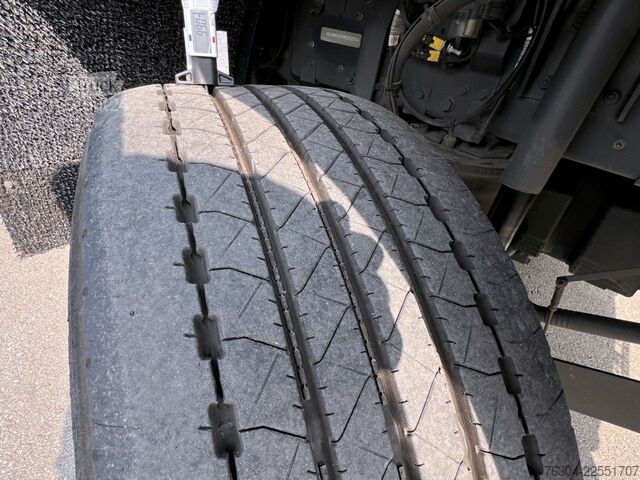Camião plataforma com lona DAF XF 480 FA LD