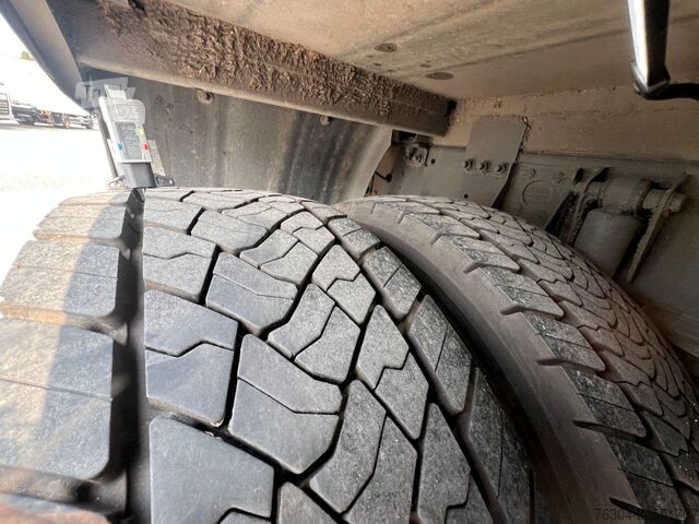 Camião plataforma com lona DAF XF 480 FA LD