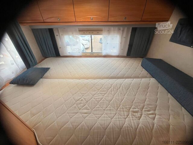 Poluintegrisani kamper ADRIA 670 SP - Festbett - Garage - 2 x Klima