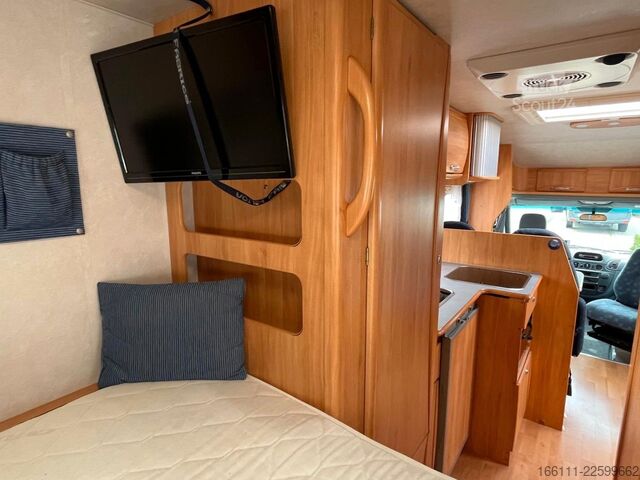 Poluintegrisani kamper ADRIA 670 SP - Festbett - Garage - 2 x Klima
