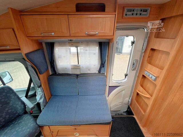 Poluintegrisani kamper ADRIA 670 SP - Festbett - Garage - 2 x Klima