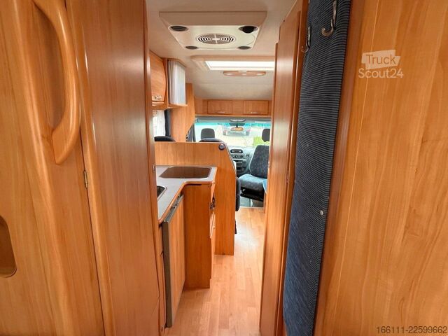 Poluintegrisani kamper ADRIA 670 SP - Festbett - Garage - 2 x Klima