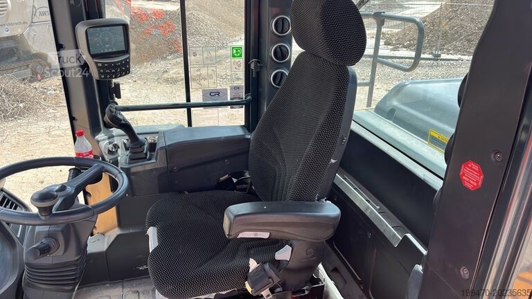Kerekes rakodó Hyundai HL975A CVT