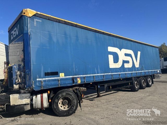 Auflieger mit Pritsche & Plane Schmitz Cargobull Semitrailer Curtainsider Standard