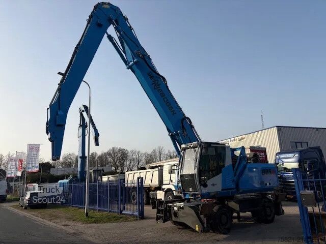 Μηχανή χειρισμού υλικών Sennebogen 825E