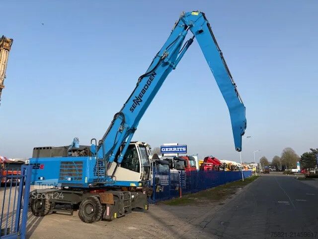 Μηχανή χειρισμού υλικών Sennebogen 825E