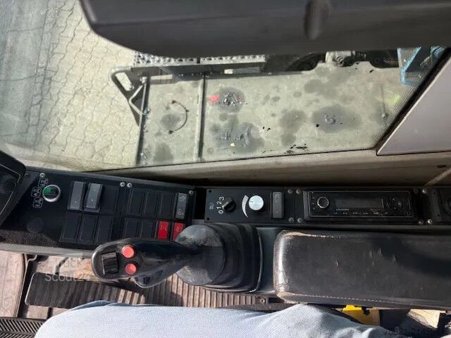 Μηχανή χειρισμού υλικών Sennebogen 825E