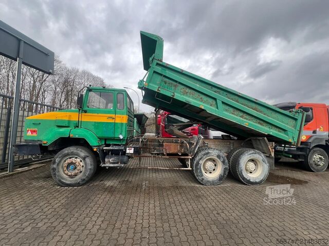 Ανατρεπόμενο Renault Turbo 6x4