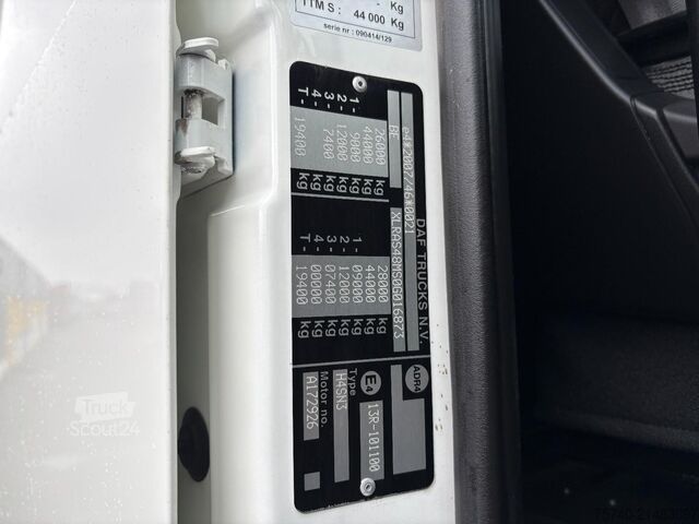 Bâché à rideaux latéraux DAF XF 105.410 + EURO 5 + 6X2 + LIFT + MANUAL