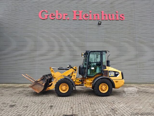 Колісний навантажувач Caterpillar 907 H Bucket + Forks!
