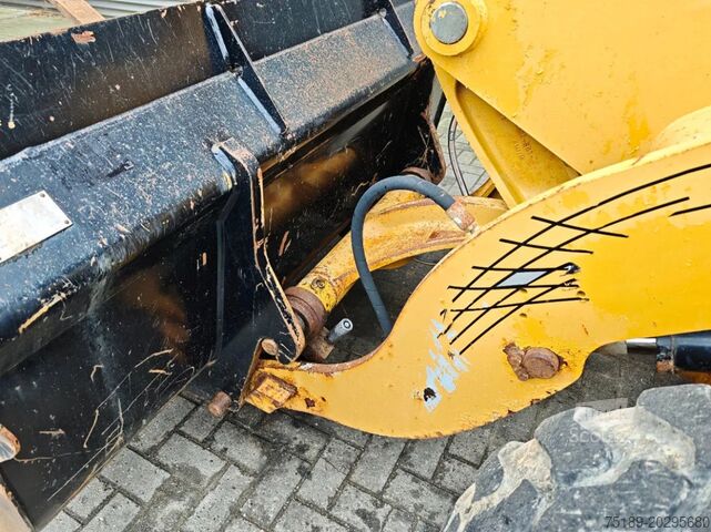 Колісний навантажувач Caterpillar 907 H Bucket + Forks!