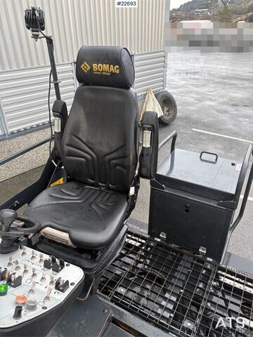 Utläggare Bomag BF300 P-2 Asphalt Paver – 905 Hours – GPS