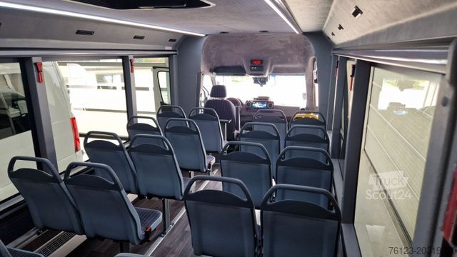 Minibus MERCEDES-BENZ 30 Sitzer Schulbus Transferbus 519 Stock