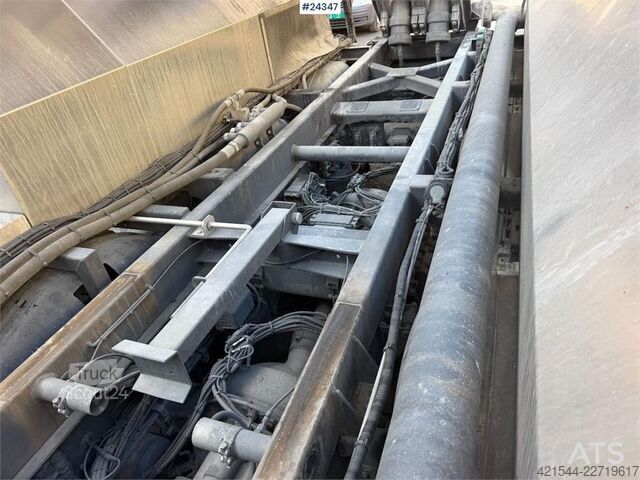 Imuajoneuvo Scania R500 8x4 vacuum truck w/ Coke body, blowing equipm