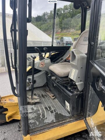 Rupsgraafmachine Caterpillar 302.5C Excavator with hydraulic grading bucket, to