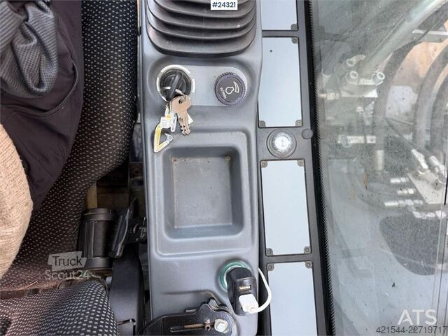 Koparka gąsienicowa Liebherr R930 LC excavator w/ 2 buckets and GPS. WATCH VIDE
