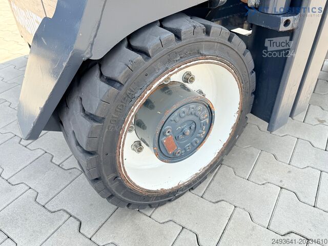 4-сторонний вилочный погрузчик Combilift CBE4000 / TRIPLEX 5200MM / FREE-LIFT