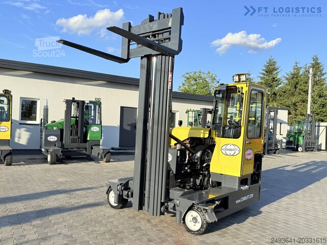 Четырёхходовой вилочный погрузчик Combilift C3000 GAS TRIPLEX 7600MM FREE-LIFT