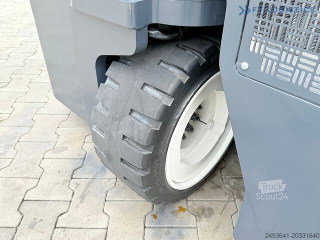 Четырёхходовой вилочный погрузчик Combilift CB3000 / TRIPLEX 4900MM / FREE LIFT
