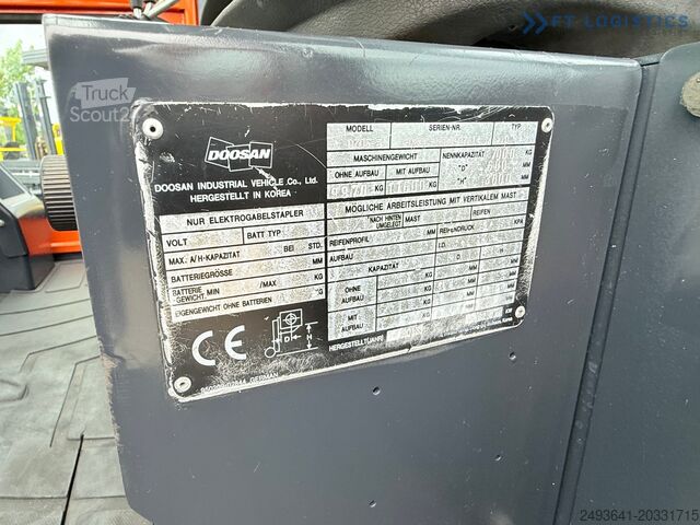 Empilhadeira de quatro rodas DOOSAN 70 / DUPLEX / FORK 2500MM / POSITIONER